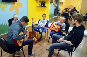 Read more about the article Od nove sezone polaznici COD-ove Male škole uživaju na satovima gitare i engleskog jezika
