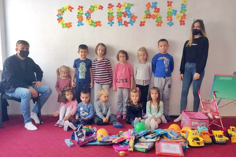 You are currently viewing Volunteers of cod’s “Youth camp” handed out toys to the youngest citizens of Jajce