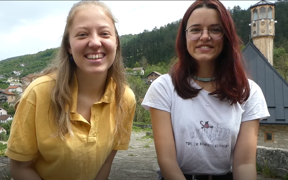 You are currently viewing We learn German and English with Sophie and Leonie