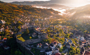 Read more about the article Istražujemo/Da li se naše lijepo Jajce pretvara u grad staraca?