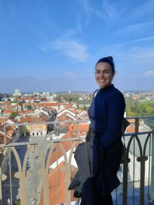 Read more about the article Iskustva volontera/ Iva Kosir: U Kranjskom montessori vrtiću osjećam se divno, a dječiji osmjesi uljepšavaju svaki moj dan